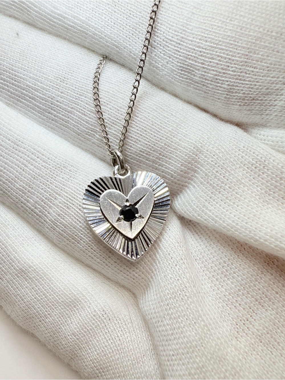 ✨ Sterling Silver Celestial Starburst Textured Heart Pendant Necklace ✨ - Picture 7 of 14